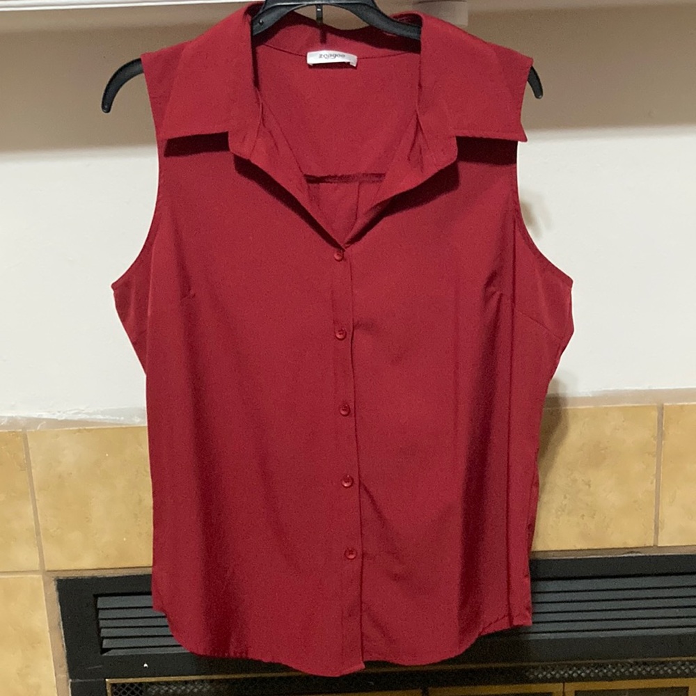 Zeagoo Burgundy Sleeveless Button-Down Collared Top (size L)